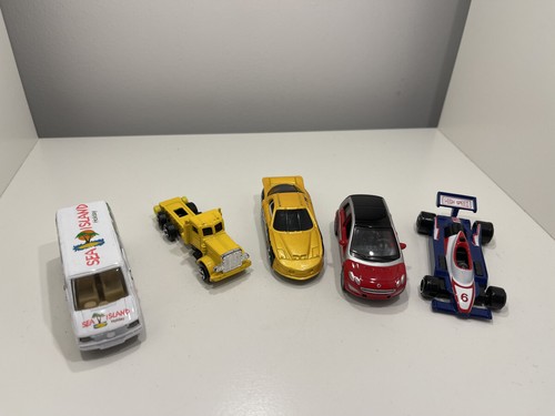 Collectible car figures - figures,