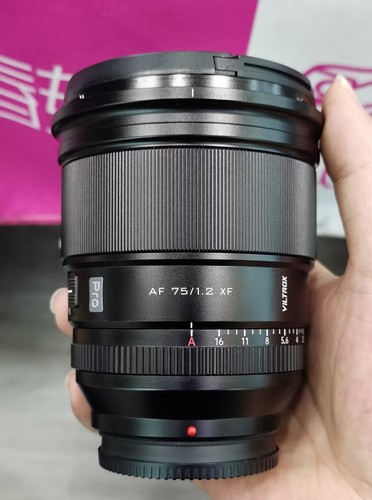 Viltrox 75mm 2 pro - 75mm, f/1.2